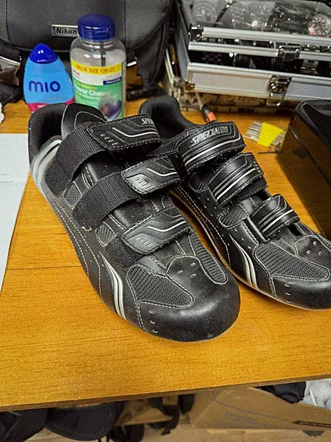 Specialized Classic Clip-In Cycling Shoes - Men's Size -10- Excellent Condition.