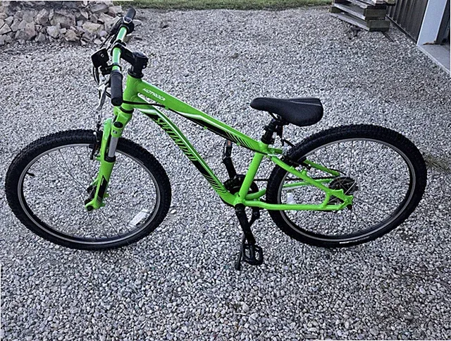 Specialized Hotrock 24" Boys Kids Bike 11.5" Frame Front Suspension V-Brake