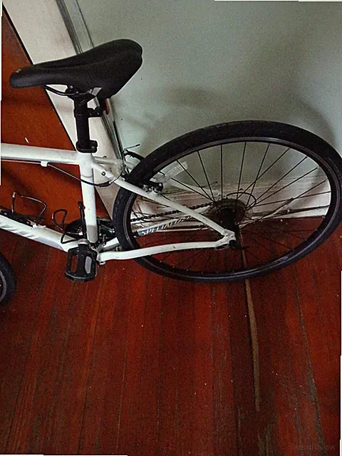 Specialized Hybrid Bike White/Black 700C Flat Bar Aluminum V-Brake Derailleur