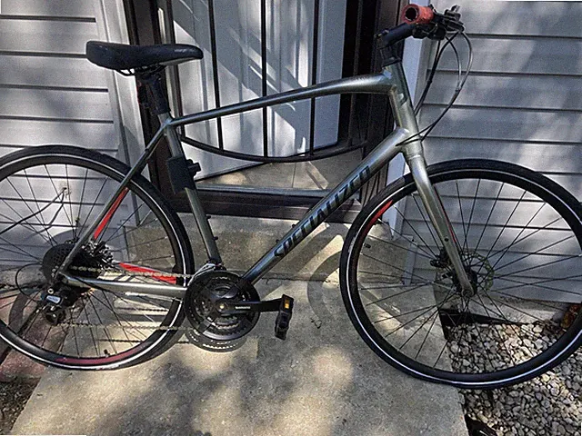 Specialized Sirrus XL Hybrid Bike Gray Red 700C Mechanical Disc Derailleur