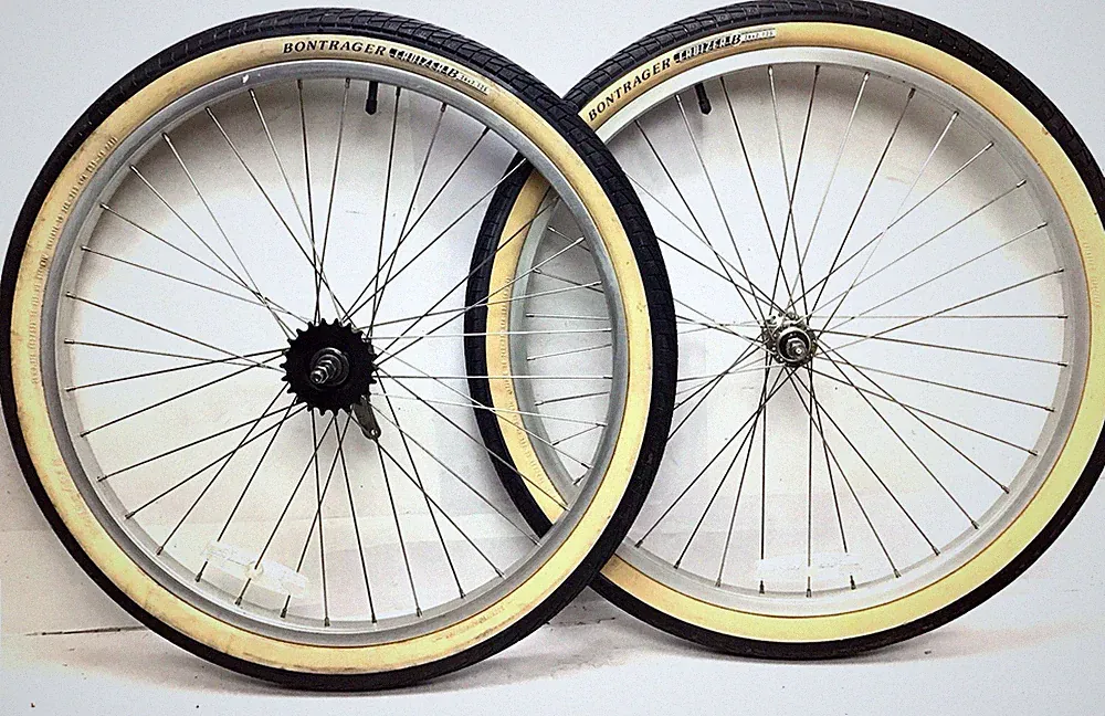Trek 26" Beach Cruiser Alloy Wheel Set S.S. Spokes with 2.125" Cream-wall Tires